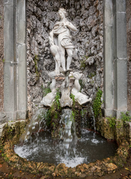 Statue e fontane nel giardino della Villa Reale di Marlia